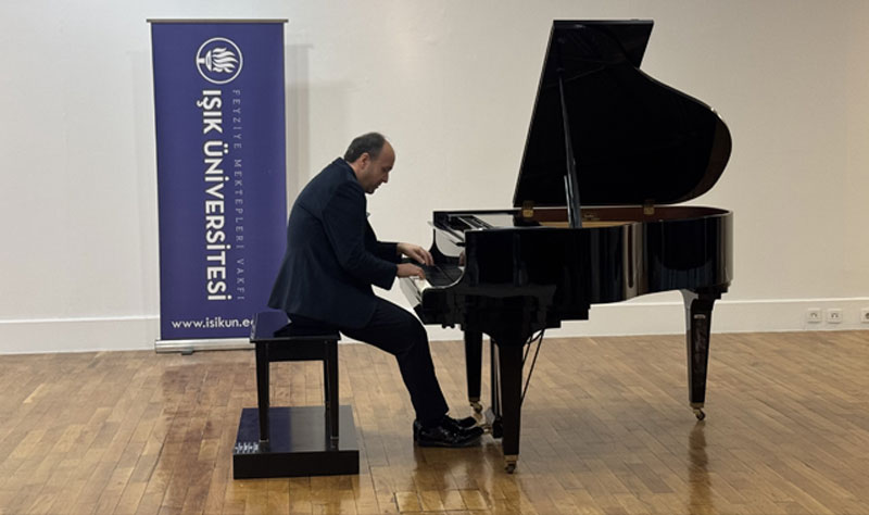 Kampüste Klasik Müzik Konserleri serimizin 15.’sini 18 Mart Çanakkale Zaferi’ne ithafen Maslak Kampüsümüzde düzenledik