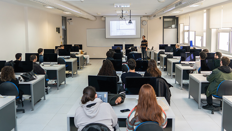 Siemens Türkiye’den Necip Fazıl Boyraz Öğrencilerle Bir Araya Geldi