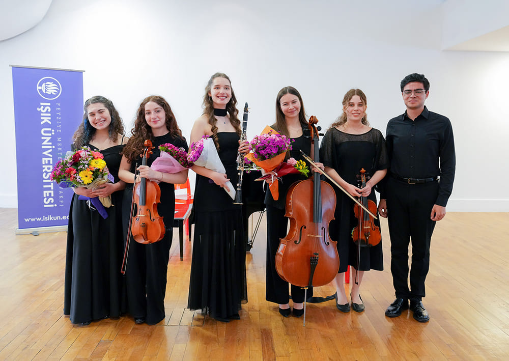 Maslak Kampüsünde Mimar Sinan Güzel Sanatlar Üniversitesi öğrencilerinin performans sergilediği Genç Virtüözler Kampüs Konserleri.