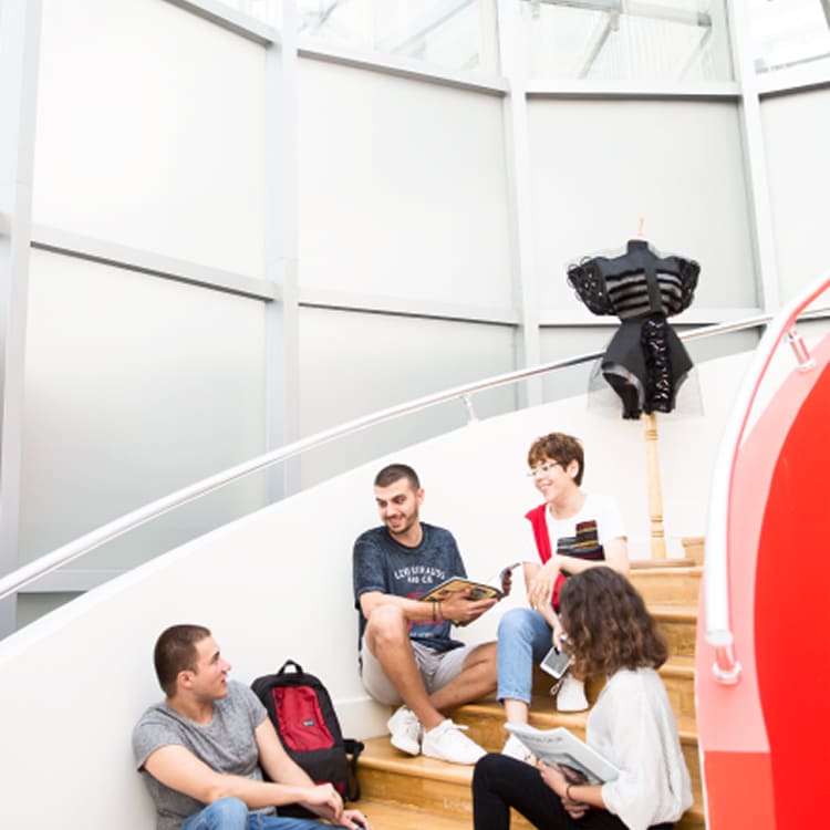 Işık Üniversitesi lisans ve ön lisans programları yatay geçiş duyurusu kapsamında ders izleyen öğrenciler