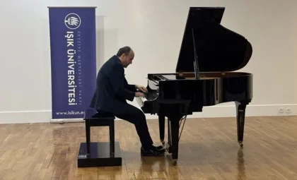 Kampüste Klasik Müzik Konserleri serimizin 15.’sini 18 Mart Çanakkale Zaferi’ne ithafen Maslak Kampüsümüzde düzenledik
