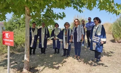 Işık Üniversitesi Işık Üniversitesi Şile Kampüsü'nde düzenlenen 15 Temmuz anma programında Demokrasi Çınarı'nın sulanması.