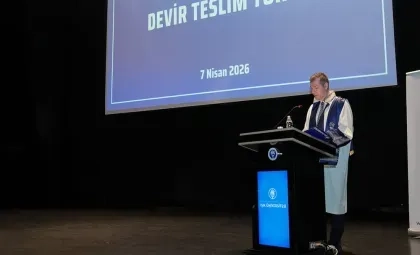 Işık Üniversitesi rektörlük devir teslim töreninde Mütevelli Heyeti Başkanı, FMV Yönetim Kurulu Başkanı ve rektörlerin katılımıyla gerçekleşen tören anı.