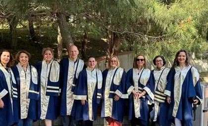 Işık Üniversitesi 2024-2025 Akademik Yılı Mezuniyet Töreni'nde yer alan akademisyenlerin toplu hatıra fotoğrafı