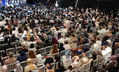 Işık Üniversitesi 2025-2026 Akademik Yılı Mezuniyet Töreni'ne katılan protokol üyeleri, akademisyenler ve davetli konuklar