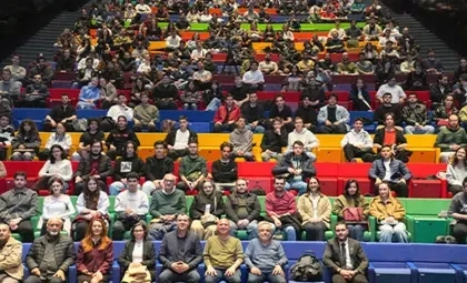 Işık Üniversitesi Işık Üniversitesi Şile Kampüsü'nde düzenlenen Ali Daşdan seminerine katılan öğrencilerin ve dinleyicilerin salon görünümü