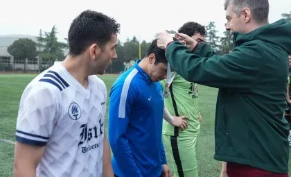 Işık Üniversitesi Futbol Takımı'nın Türkiye Üniversite Sporları Federasyonu Şampiyonası ikinciliği sonrası düzenlenen madalya takdim töreni