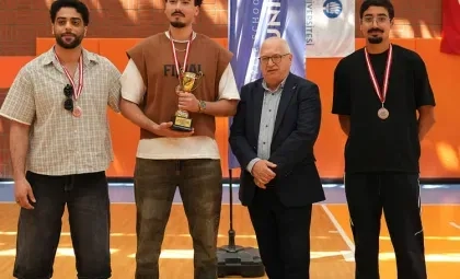 Işık Üniversitesi Spor Müdürlüğü tarafından düzenlenen 3. IŞIK Bahar Kupası Spor Ödülleri Töreni'nde dereceye giren sporculara ödül takdim anı