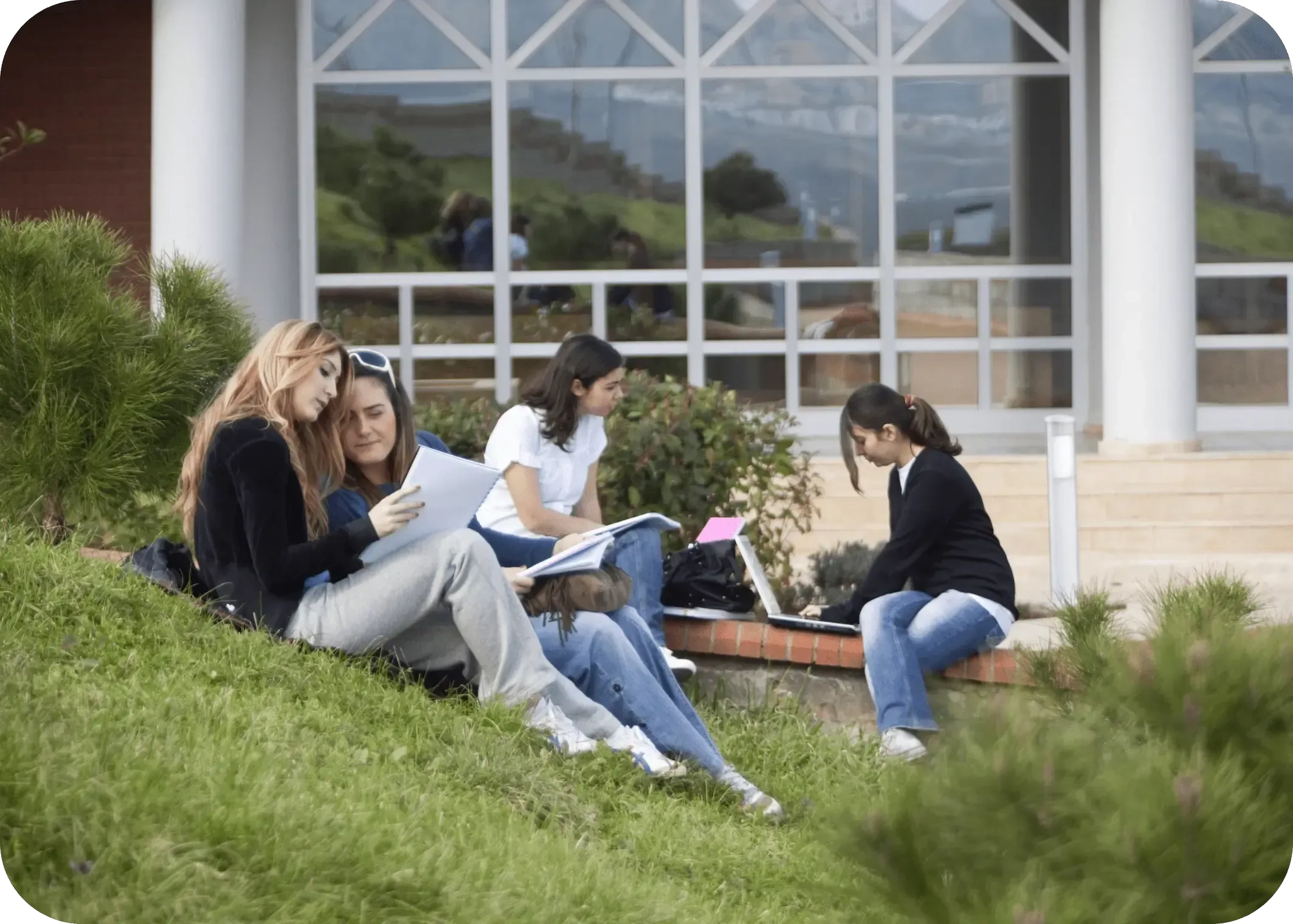 Işık Üniversitesi Öğrencileri Işık Üniversitesi Öğrencileri