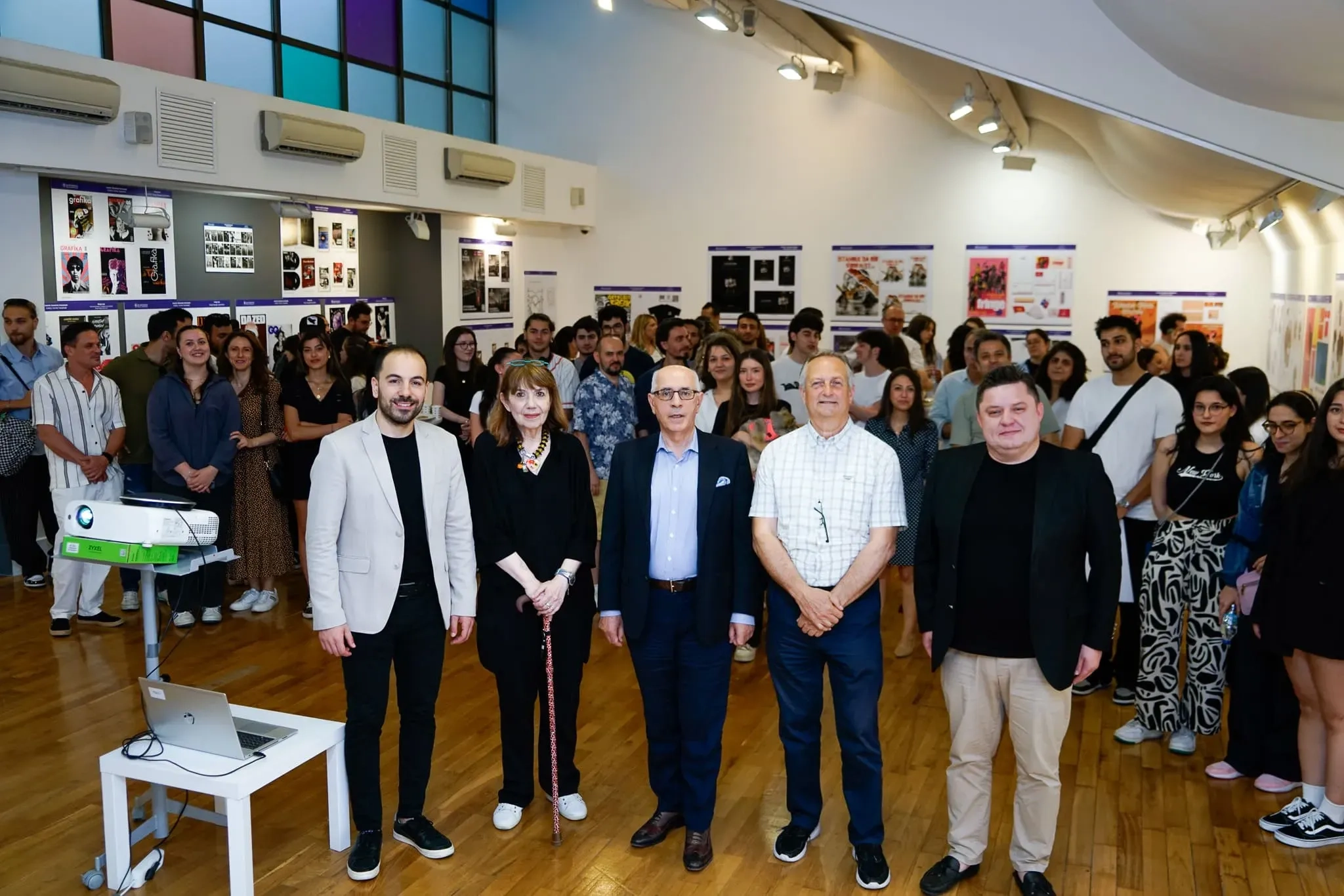 Grafik Tasarım Programı Öğrenci Mezuniyet Sergisi Grafik Tasarım Programı Öğrenci Mezuniyet Sergisi