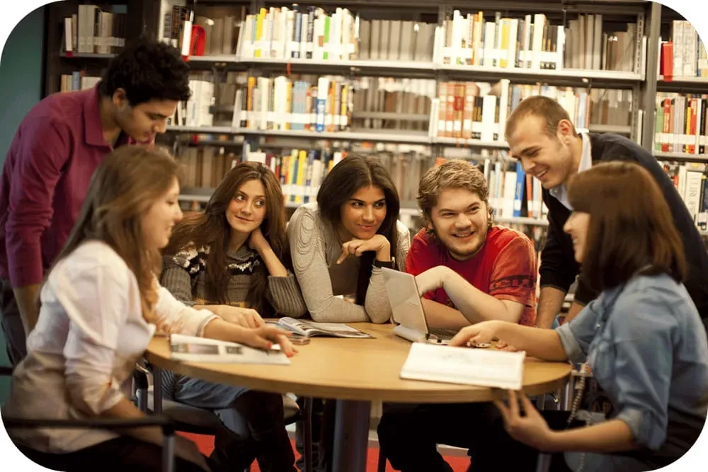 Işık Üniversitesi İşletme Bölümü öğrencileri, uluslararası yaz okulu programında yabancı üniversite öğrencileriyle akademik ve kültürel etkinliklere katılıyor. Işık Üniversitesi İşletme Bölümü öğrencileri, uluslararası yaz okulu programında yabancı üniversite öğrencileriyle akademik ve kültürel etkinliklere katılıyor.