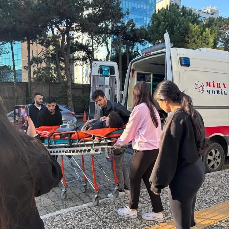 Işık Üniversitesi Meslek Yüksekokulu Sağlık Programları uygulamalı acil bakım eğitimi kapsamında ambulans ve acil sağlık simülasyonu Işık Üniversitesi Meslek Yüksekokulu Sağlık Programları uygulamalı acil bakım eğitimi kapsamında ambulans ve acil sağlık simülasyonu